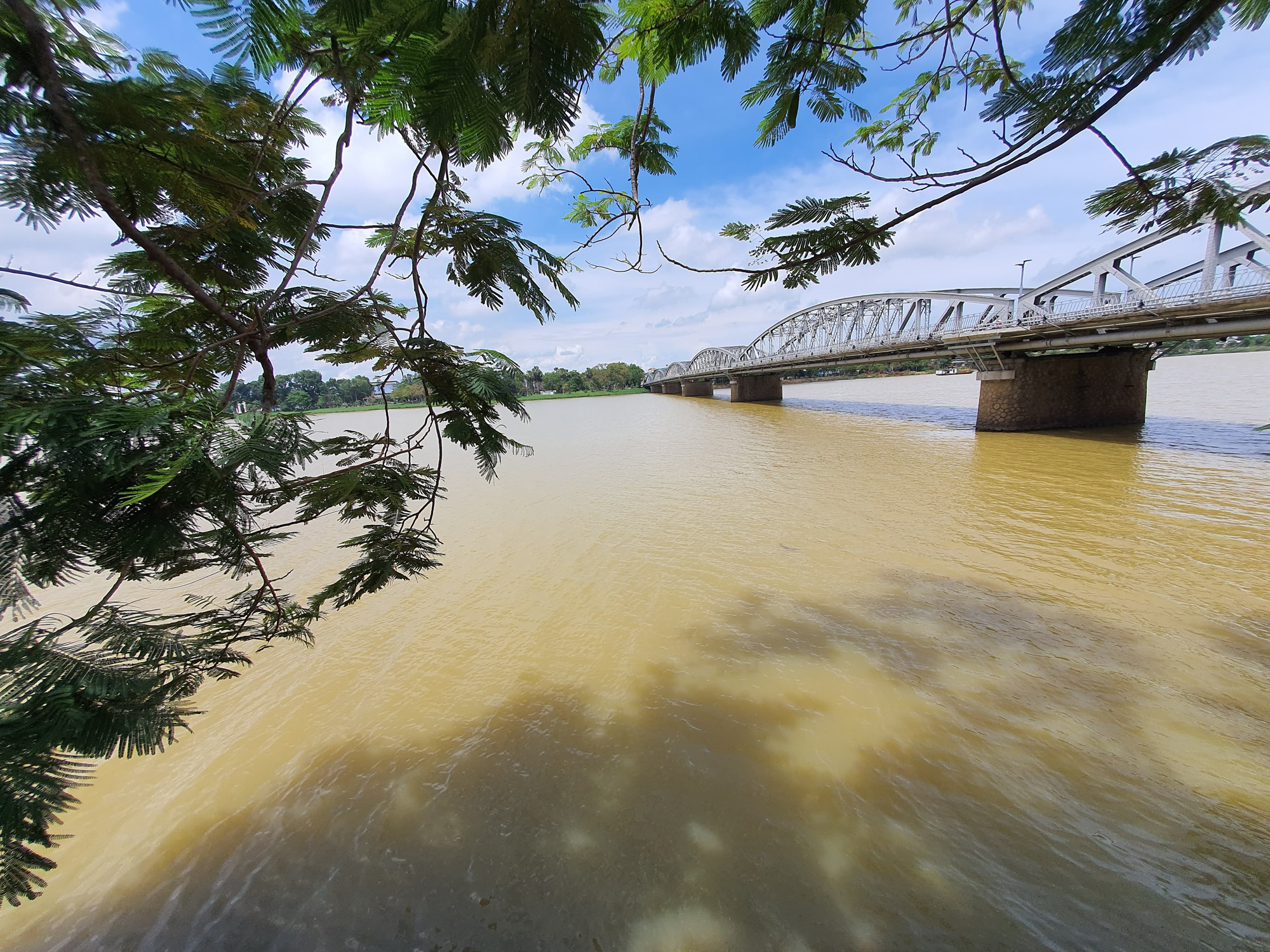 Iconic Huong River turns yellow in central Vietnam