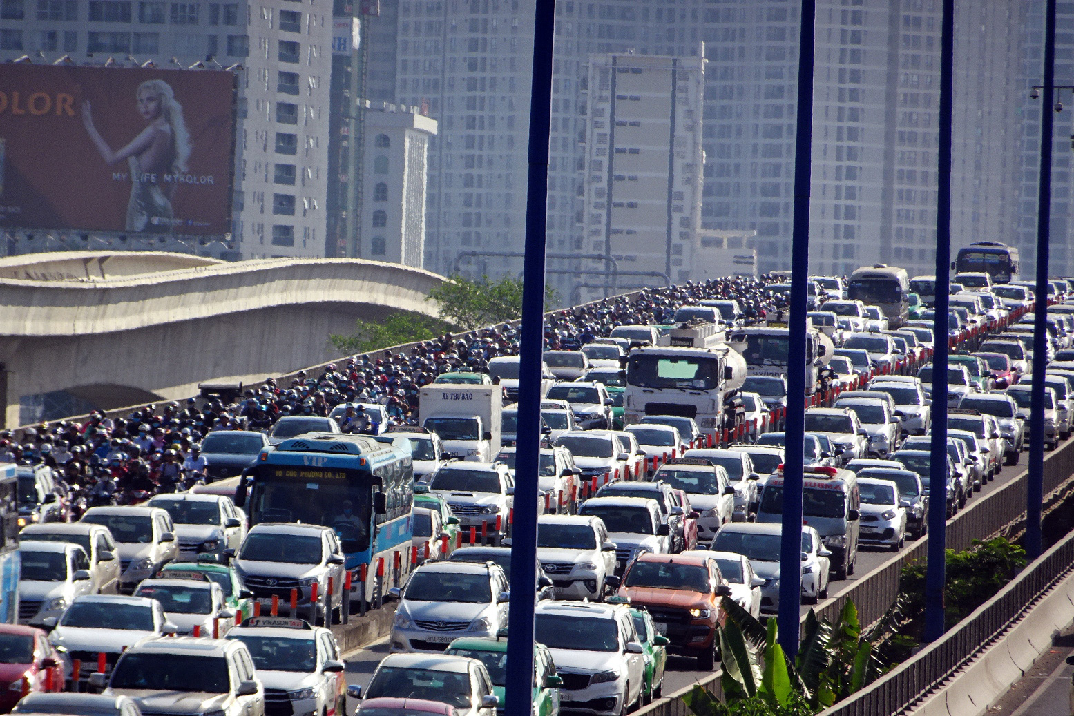 Ho Chi Minh City to ban vehicles on busy overpass for road upgrade