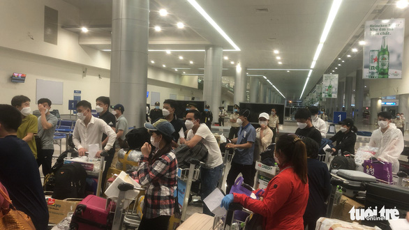 Vietnamese returnees stranded at Saigon airport due to conflict with airline over quarantine fees