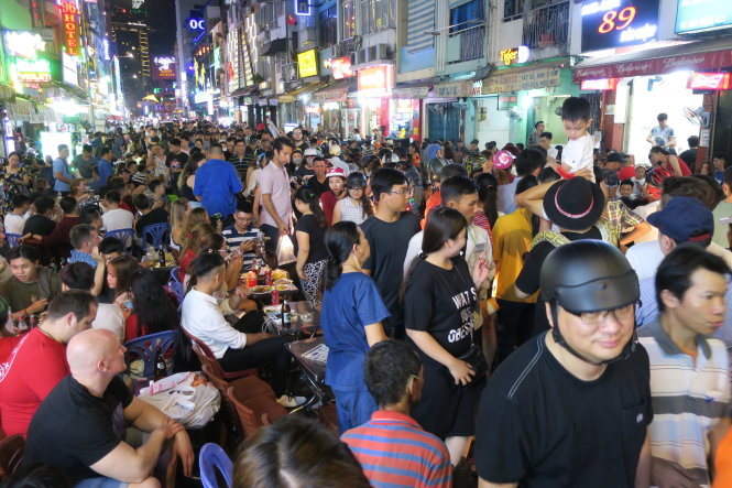 Ho Chi Minh City’s ‘backpacker area’ struggles to revive as COVID-19 restrictions ease