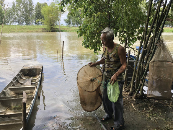 Mekong Delta fishermen craving fish in floating season