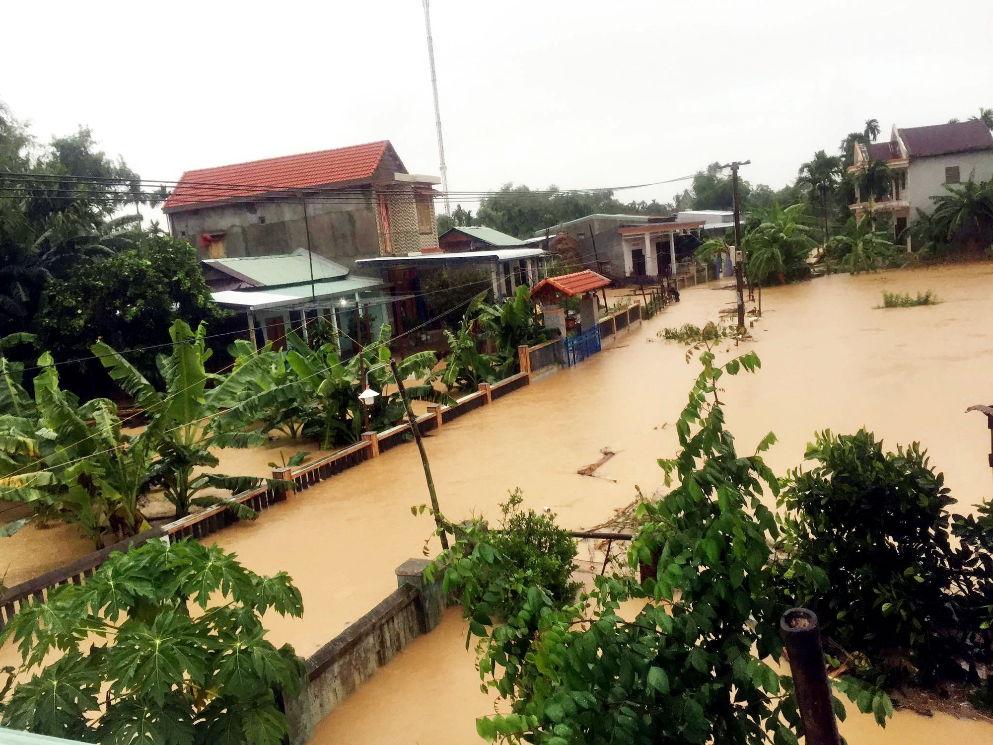 Nearly 11,000 people evacuated, 4 dead, 7 missing in central Vietnam due to serious flooding