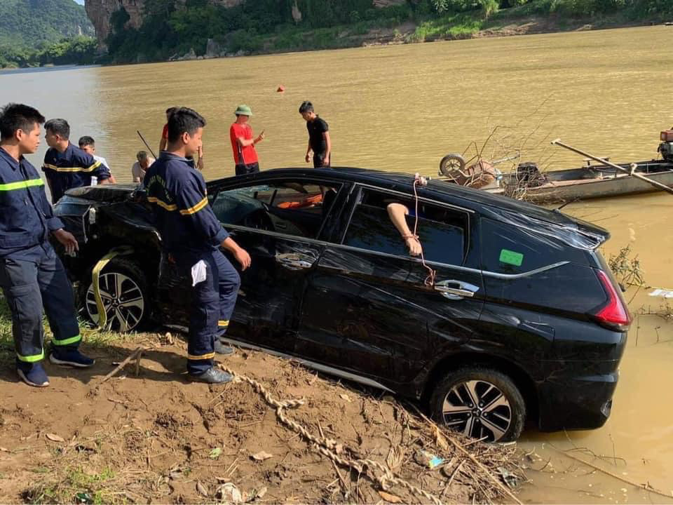 Three killed after car plunges into river in north-central Vietnam