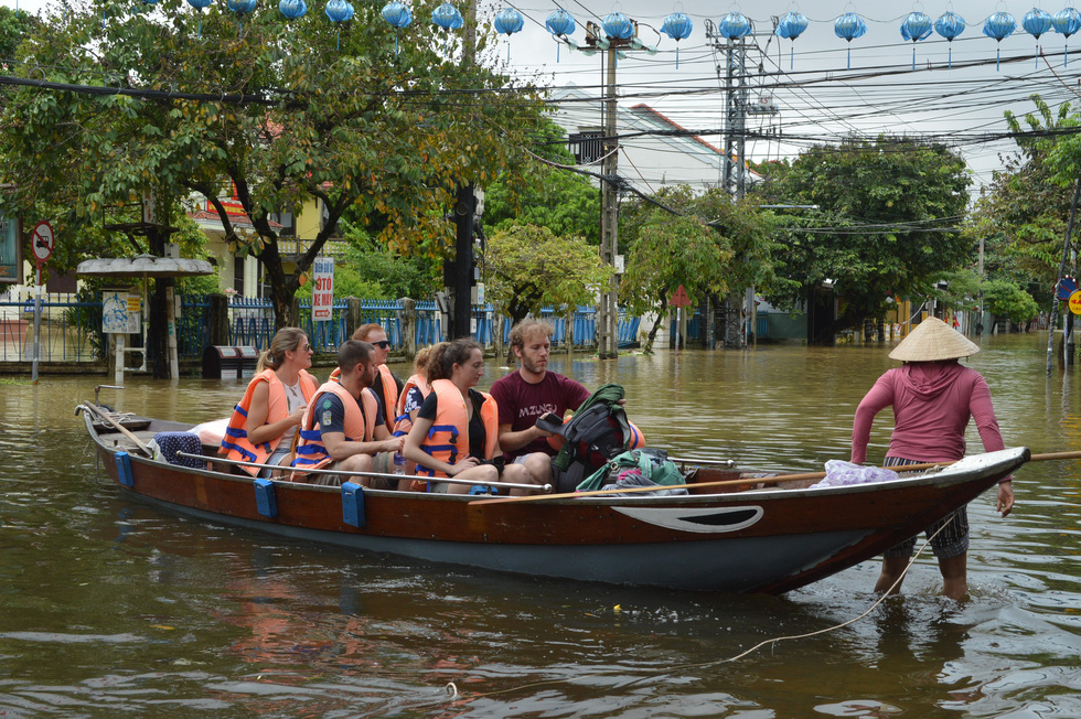 Floodwater gives rise to boat rides for tourists in Hoi An