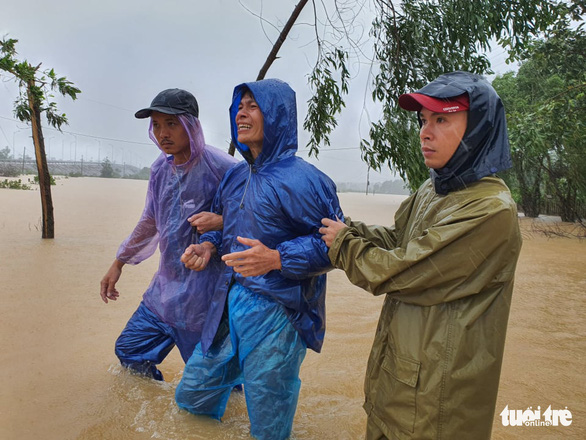 Body of pregnant woman swept away by floodwater found in central Vietnam