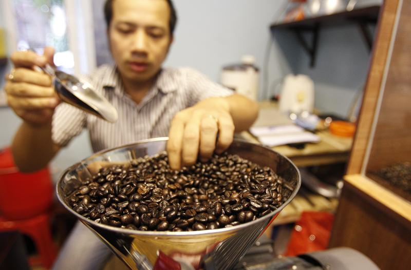 Asia Coffee-Vietnam's coffee unharmed from storm; supplies tighten in Indonesida