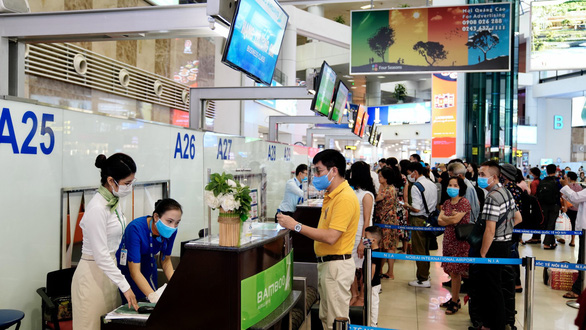 Vietnam’s face mask wearing rule still compulsory for passengers