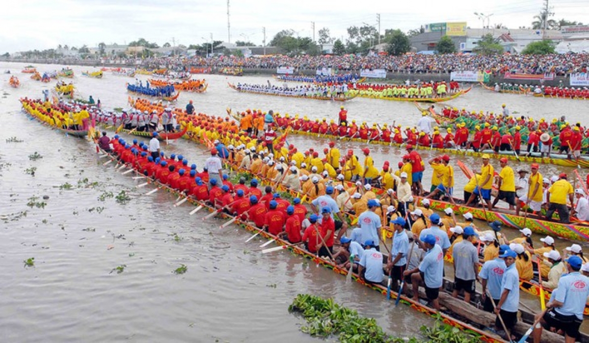 Khmer people celebrate moon worship festival in Vietnam