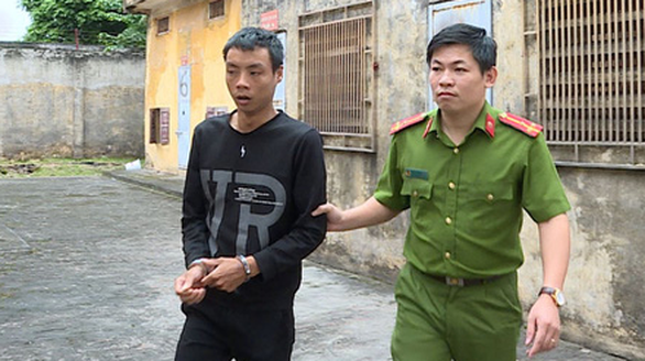 Man arrested for stealing from gold, cellphone shops in Vietnam