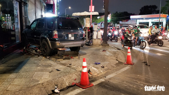 Four injured as car crashes into motorbikes in Ho Chi Minh City