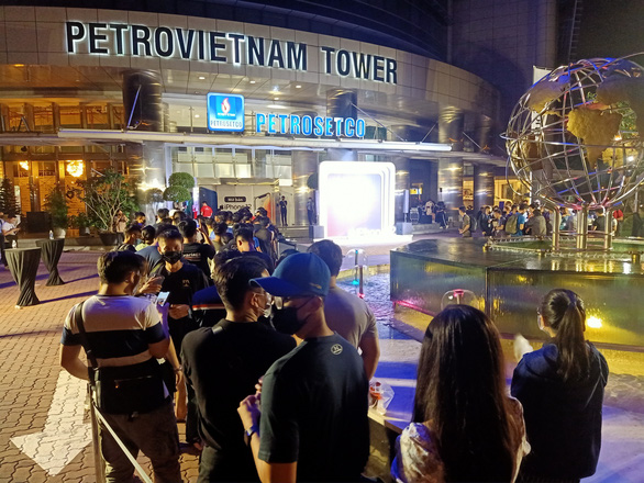 Apple fans queue overnight to get hands on new iPhone 12 in Saigon
