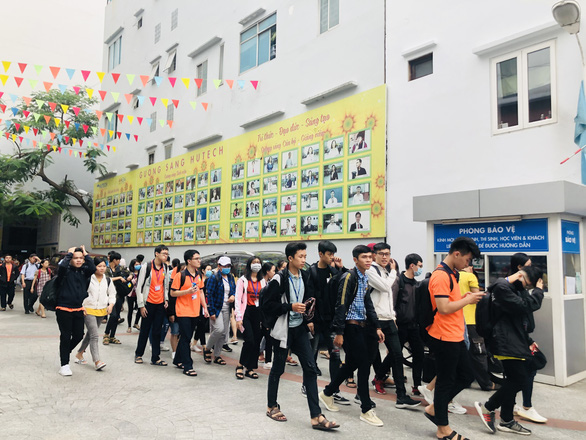 Nearly 100,000 students stay home due to 2 coronavirus infections in Saigon
