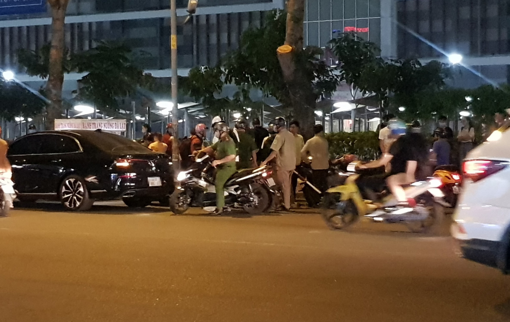 Police fire warning shots to stop clash at Ho Chi Minh City mall