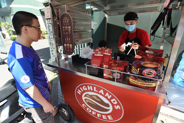 Coffee chains in Vietnam tap into takeout business amid COVID-19 pandemic