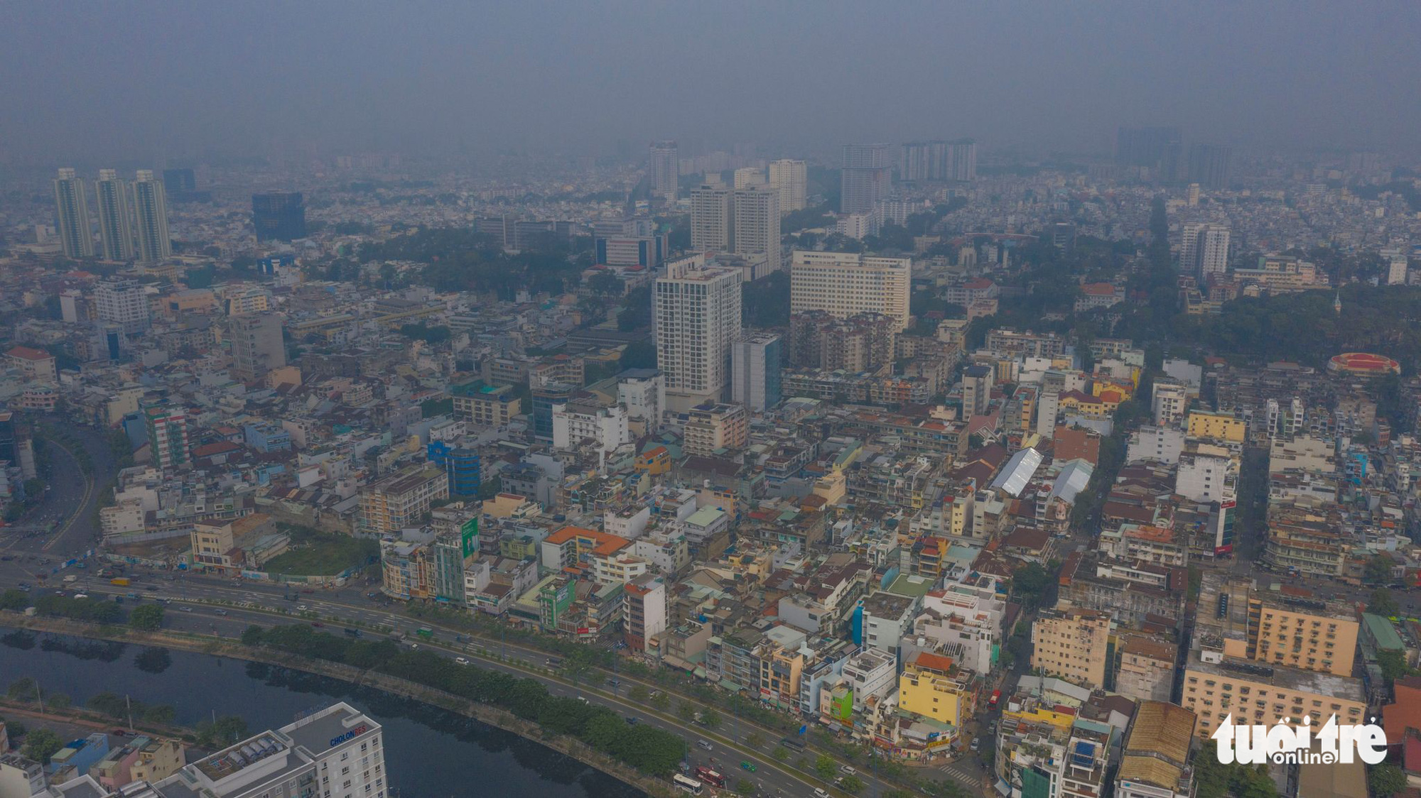 Unseasonal rain results in smoggy sky in Ho Chi Minh City: expert