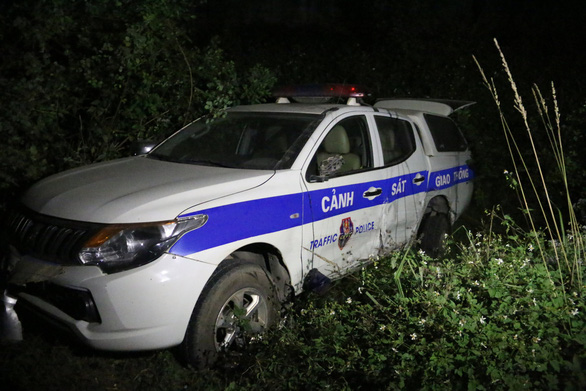 Drunk driver plows into police car in northern Vietnam