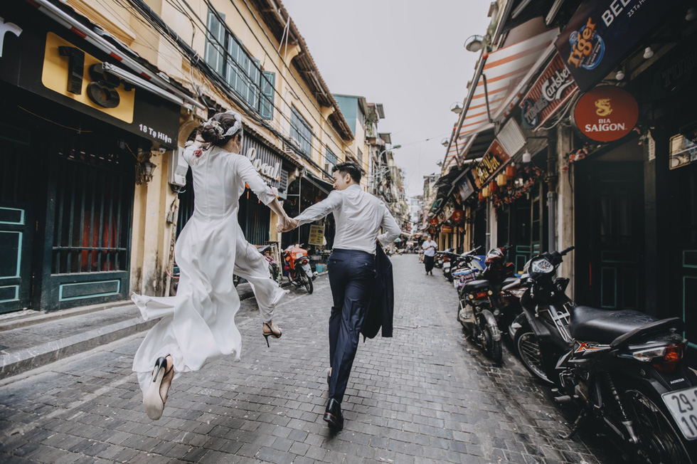 Wanderlust couple tours Vietnam for breathtaking pre-wedding album