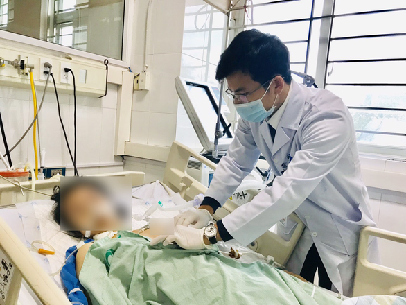 Girl saved from pierced heart, lung in northern Vietnam