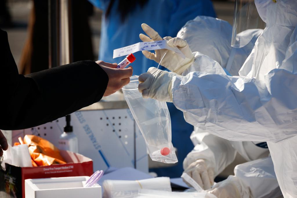 South Korea sets highest daily coronavirus toll, struggles to contain latest surge