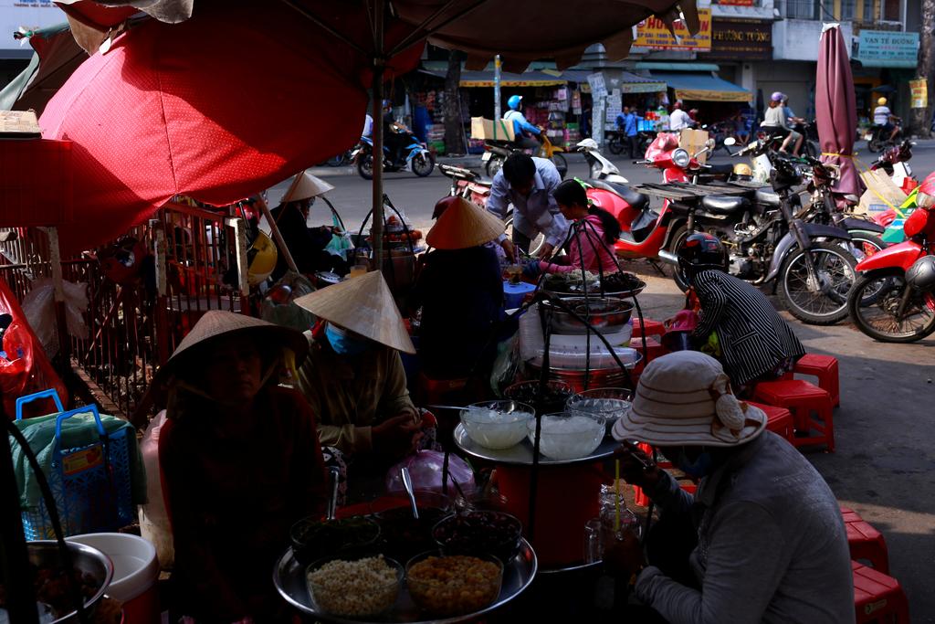 Vietnam's 2020 economic growth slips to 30-year low due to COVID-19