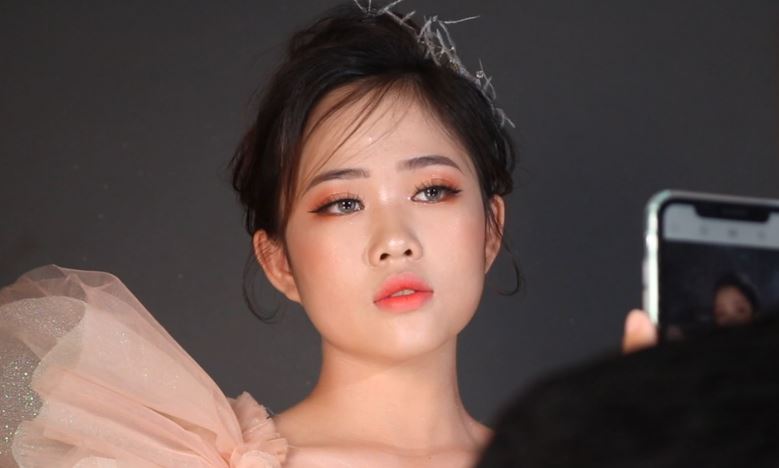 Make-up modeling an emerging job option for young people in Vietnam