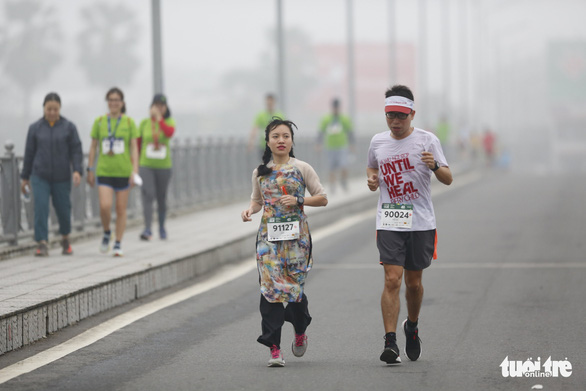 'Ao dai' or oh no? Traditional Vietnamese attire in marathon causes online stir