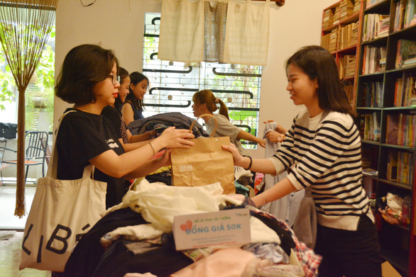 Ho Chi Minh City youth raise fund for underprivileged children by selling used items