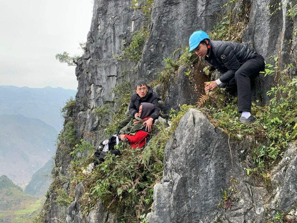 Vietnam puts brakes on 'death cliff' photo op after slip-and-fall accident