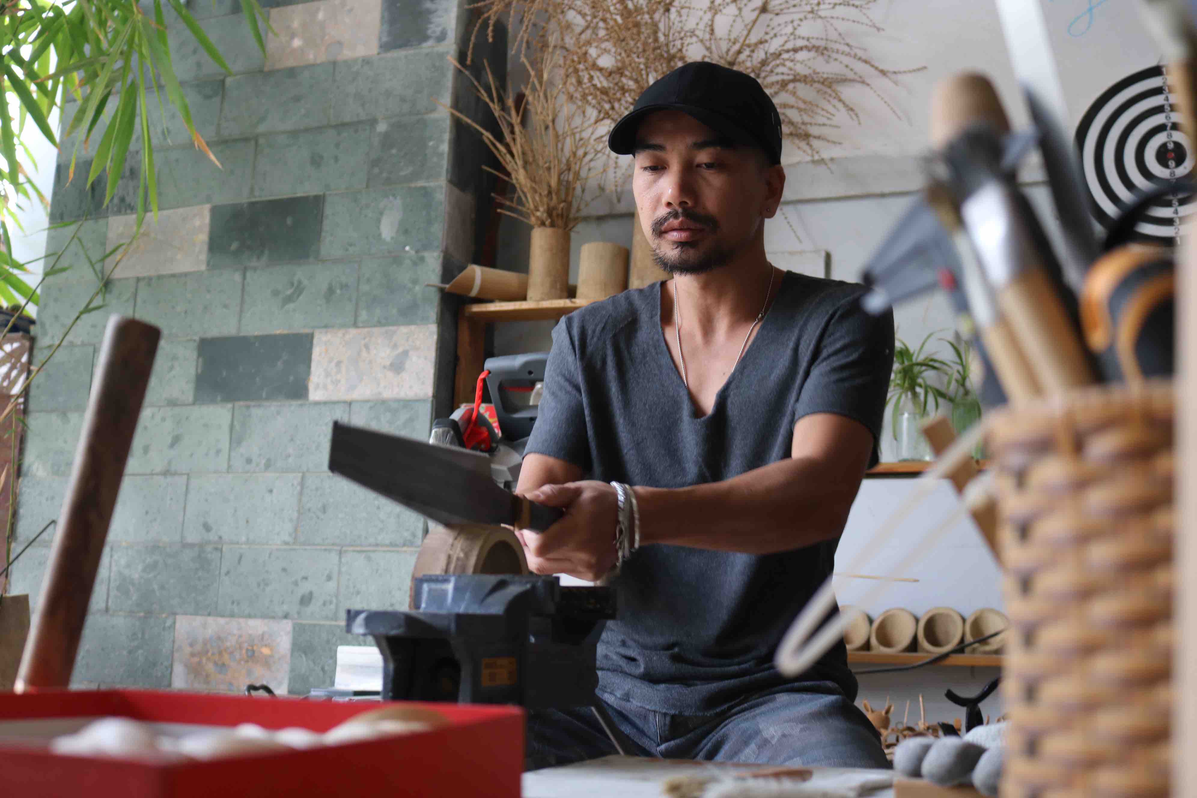Vietnamese man follows passion to transform bamboo nodes into spiritual artworks