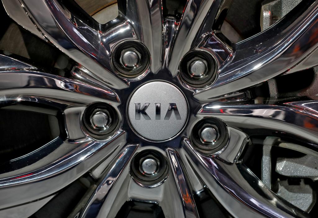 S.Korea's Kia says looking at electric car projects with multiple firms after Apple report