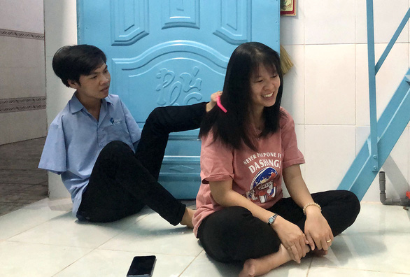Vietnamese couple show love knows no bounds