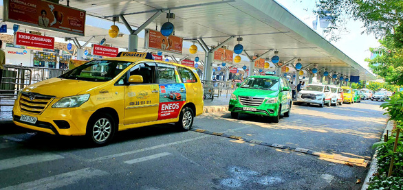 Grab proposes pay-per-entry lane dedicated to app-based cars at Saigon airport