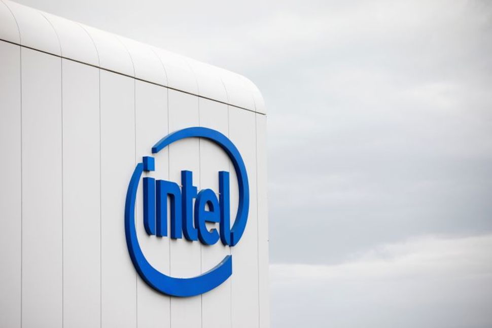 Intel invests additional $475 million in Vietnam plant