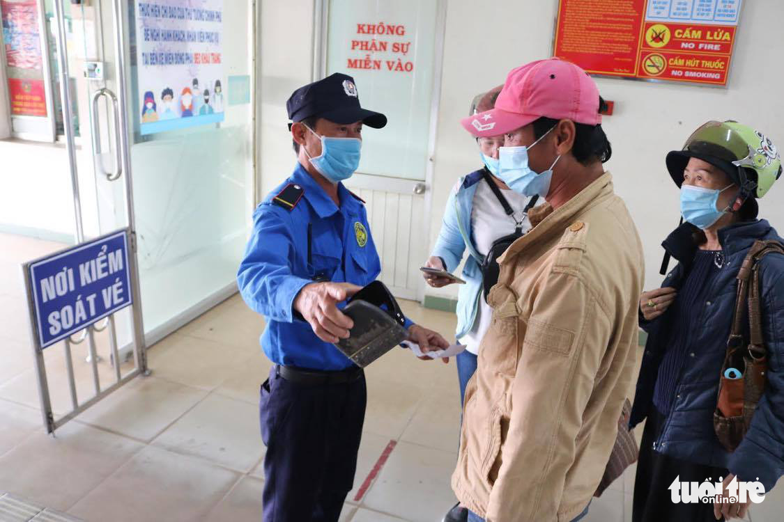 Ho Chi Minh City suspends coaches to, from Hai Duong, Quang Ninh over COVID-19 outbreaks