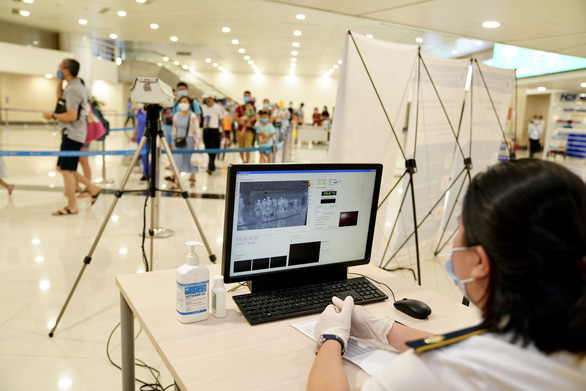 Noi Bai airport boss refutes speculation about closure amid COVID-19 outbreak in Hanoi