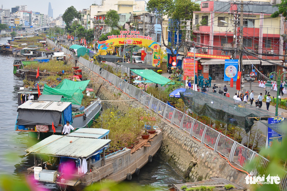 Ho Chi Minh City kicks off spring flower fest along canal