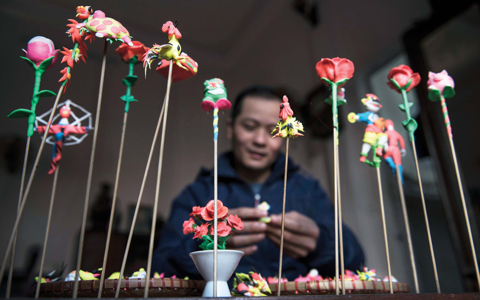 Hanoi craftsman makes toy figurine art close to kids’ hearts
