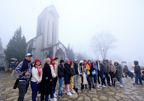 Northern Vietnam suffers lingering cold, drizzles