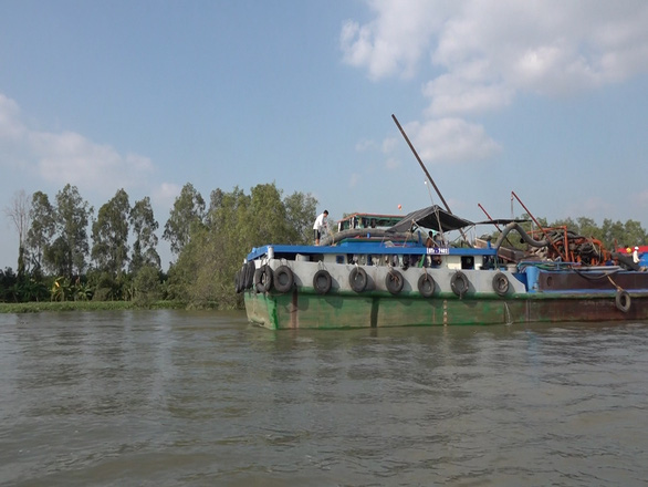 Massive boats dredge sand, threaten erosion on rivers in Vietnam’s Mekong Delta