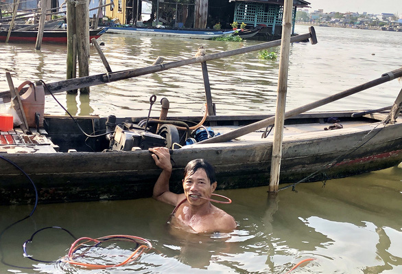 Vietnamese fisherman scoops ‘heaven’s fortune’ from bottom of Mekong Delta river