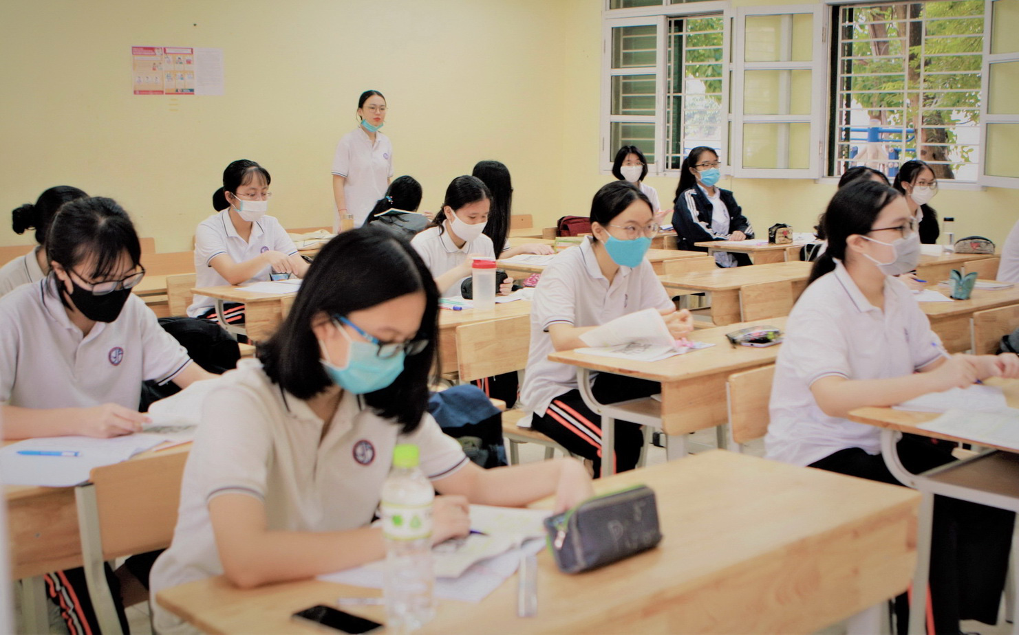 Hanoi allows students to return to school next month