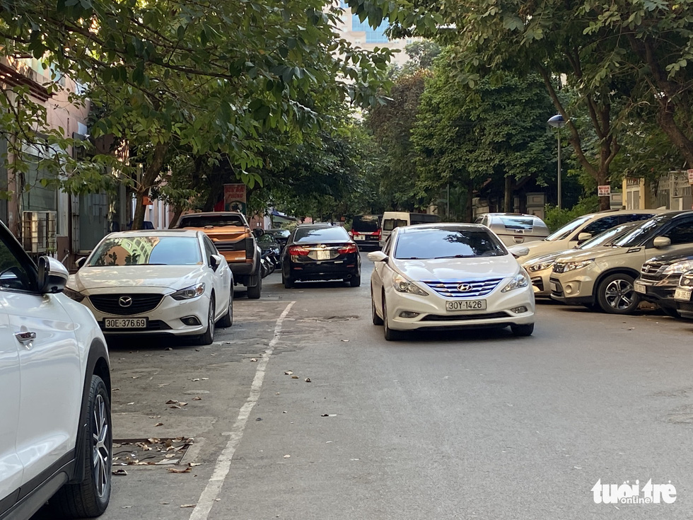Roads, sidewalks encroached on by cars in Hanoi urban area