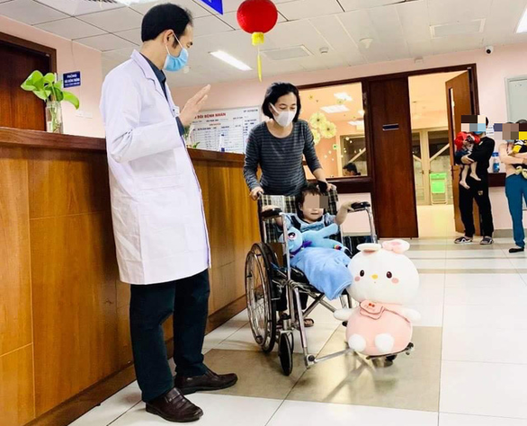 Three-year-old who survived fall from 12th floor discharged from Hanoi hospital