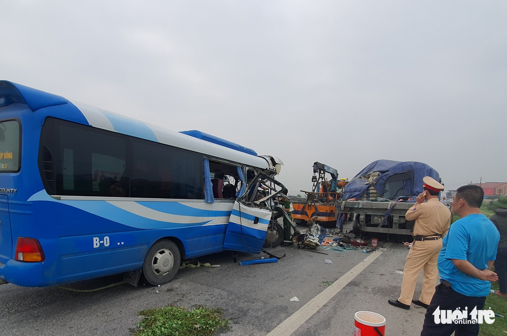 1 killed, 20 injured as coach carrying pilgrims rear-ends tractor-trailer in Vietnam