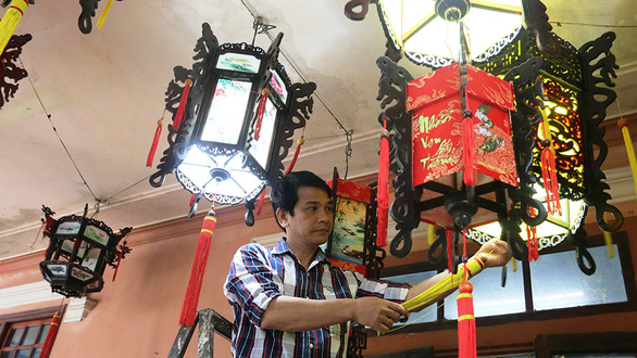Lantern artisan devotes life to reviving long lost craft in Vietnam's Hue City