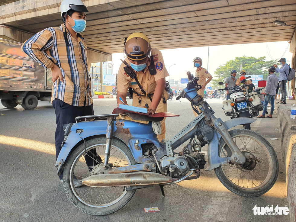 Ho Chi Minh City police crack down on dilapidated motorbikes, DUI drivers