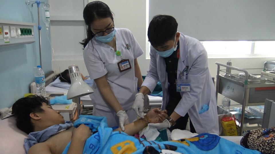 Ho Chi Minh City hospital successfully reattaches cut hands for two patients