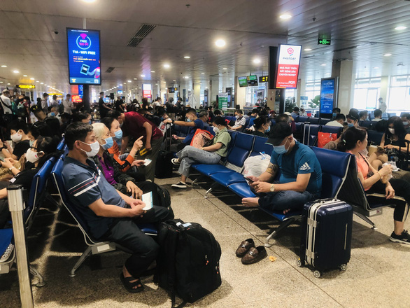 Domestic air fares rise as back-to-back holidays near in Vietnam