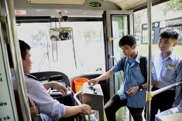 Ho Chi Minh City extends trial of smart bus cards by another year