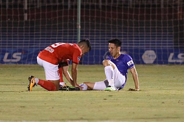 Footballer suspended until end-2021 for breaking opponent’s leg in Vietnam league game